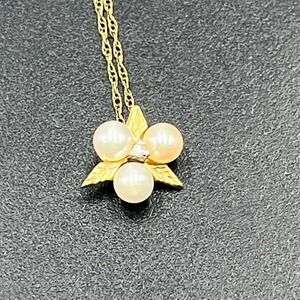 Vintage Pearl Cluster Flower 14k Diamond Gold Center Chain Pendant Necklace
